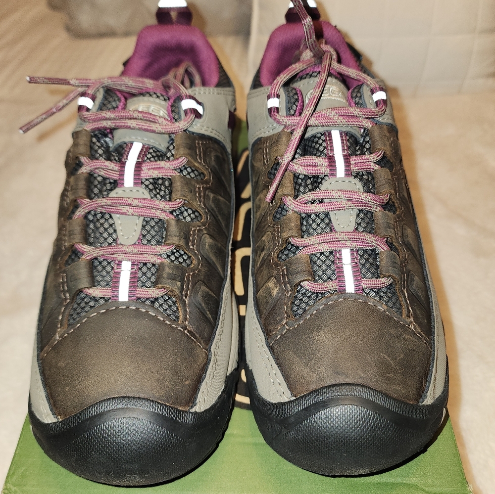 NEW KEEN Targhee III WP Hiking Shoes – Women’s 6.5 | Boysenberry/Bungee Cord